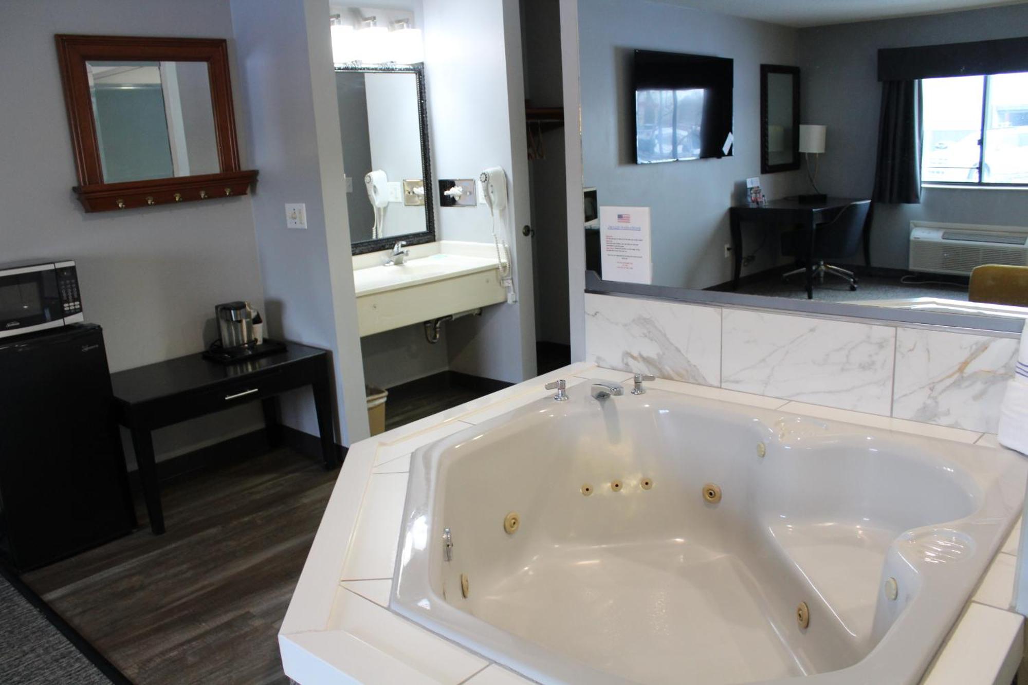 American Inn And Suites Ionia エクステリア 写真