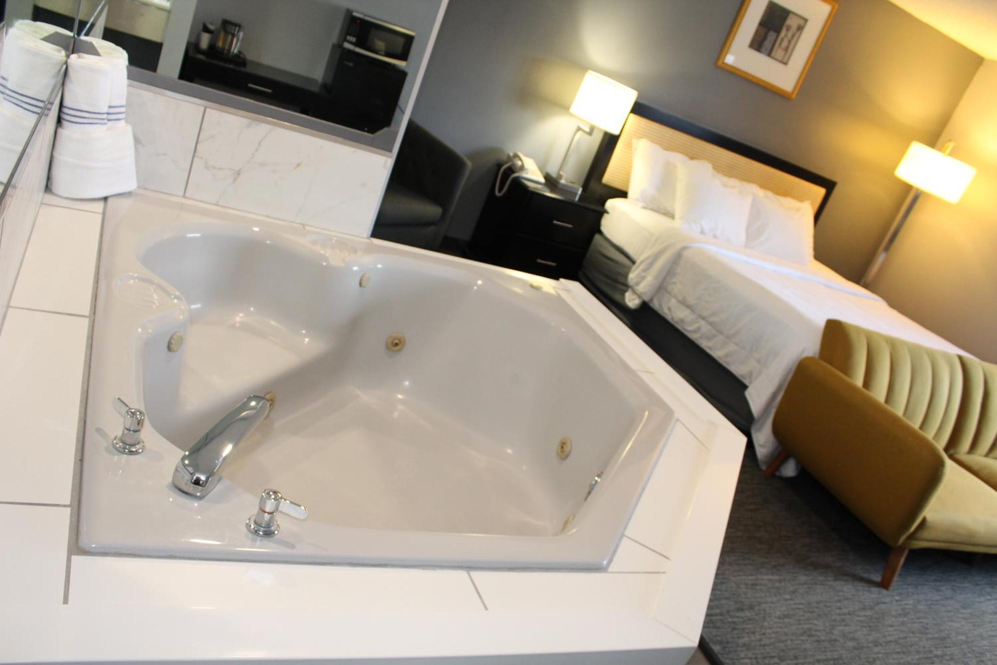 American Inn And Suites Ionia エクステリア 写真