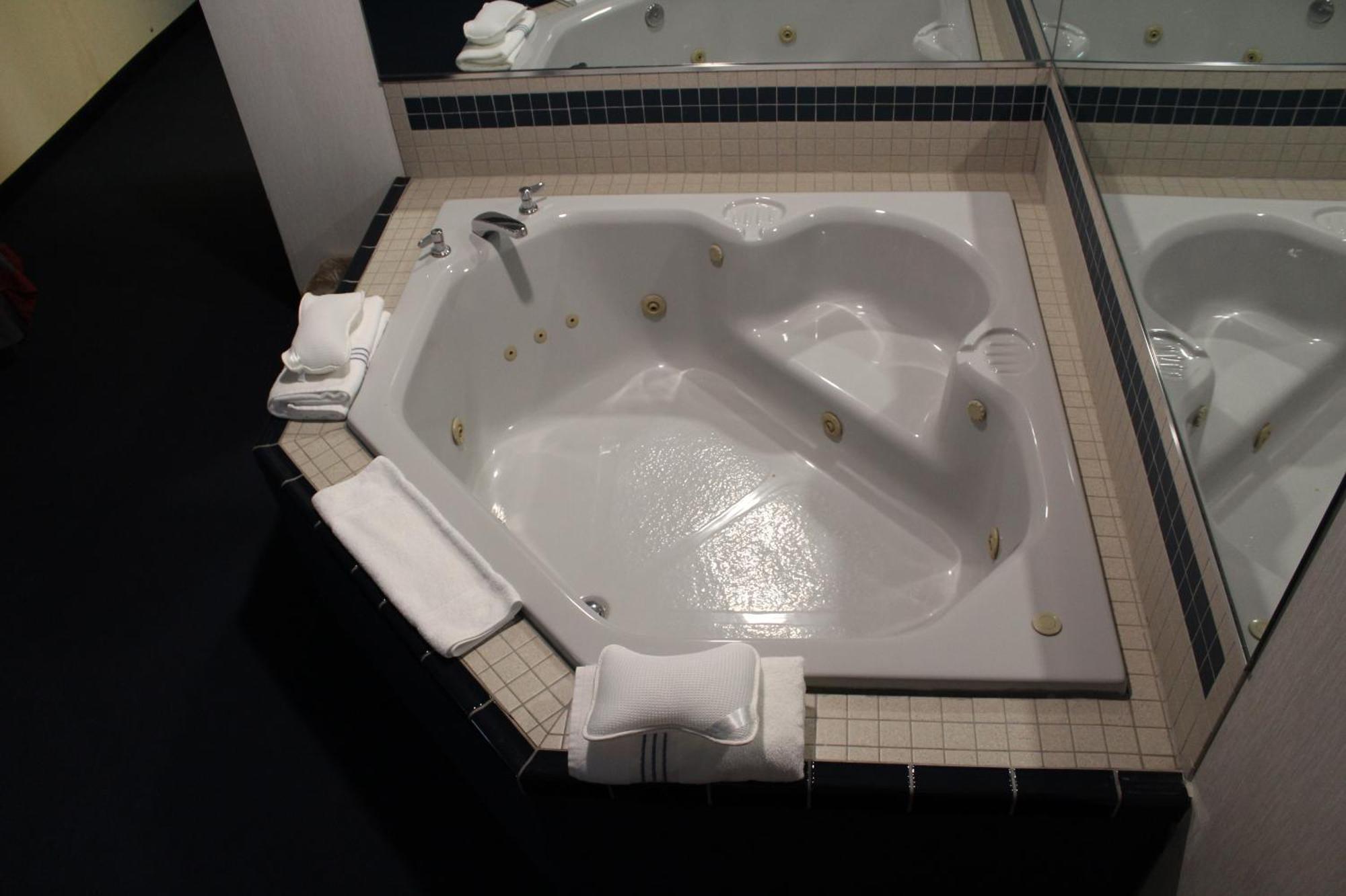 American Inn And Suites Ionia エクステリア 写真