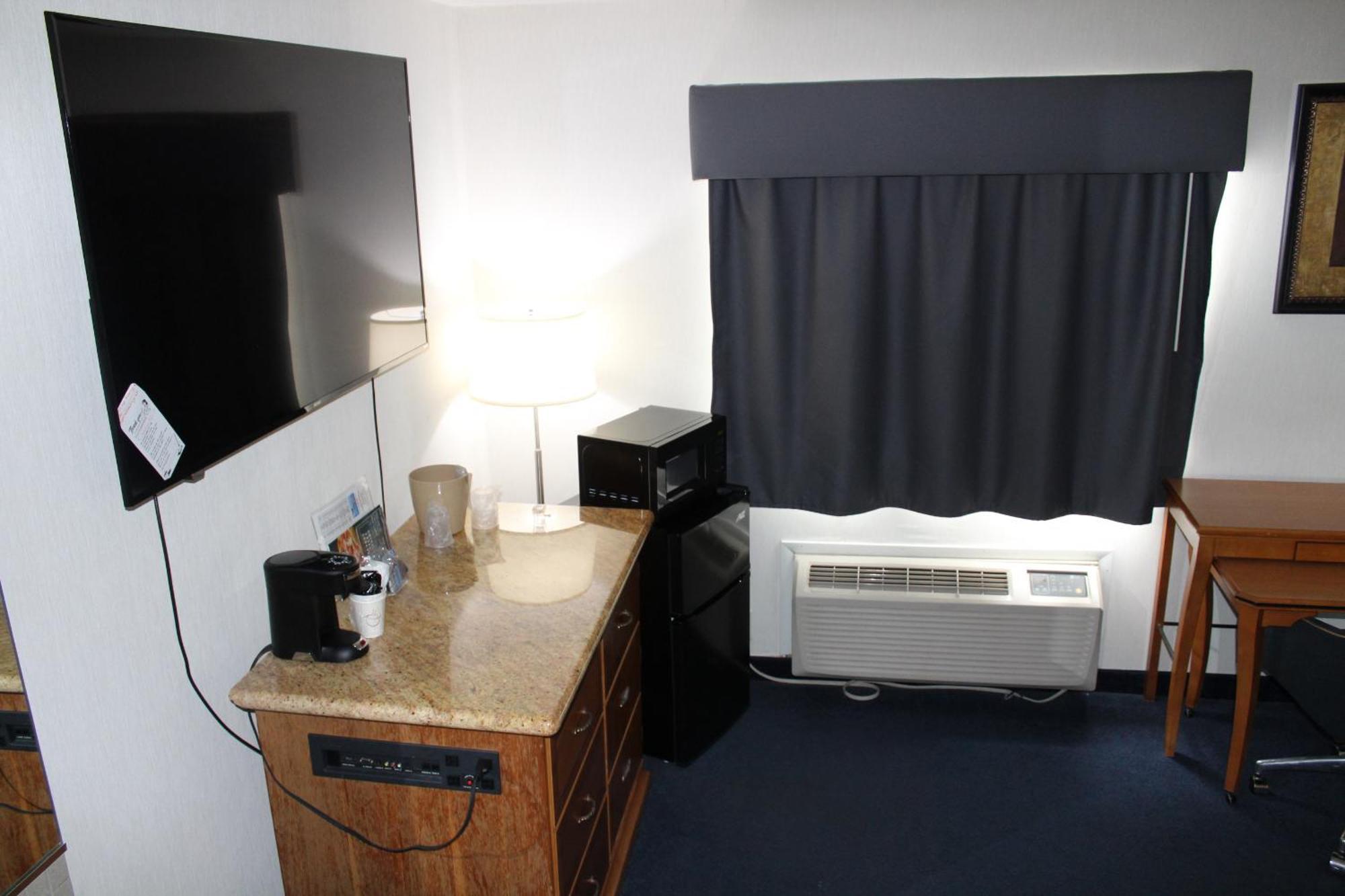 American Inn And Suites Ionia エクステリア 写真