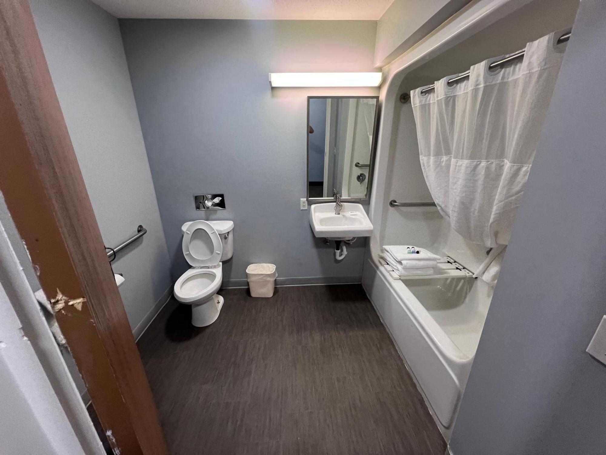American Inn And Suites Ionia エクステリア 写真