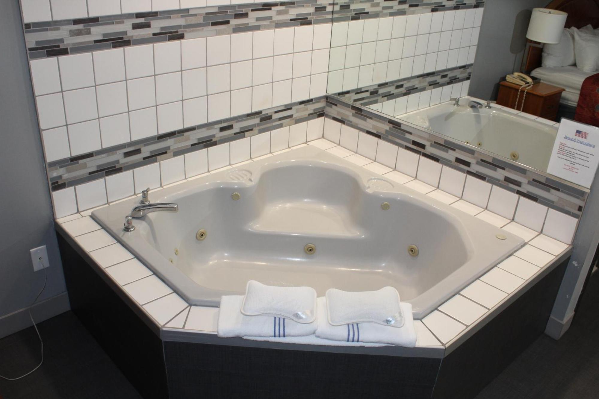 American Inn And Suites Ionia エクステリア 写真