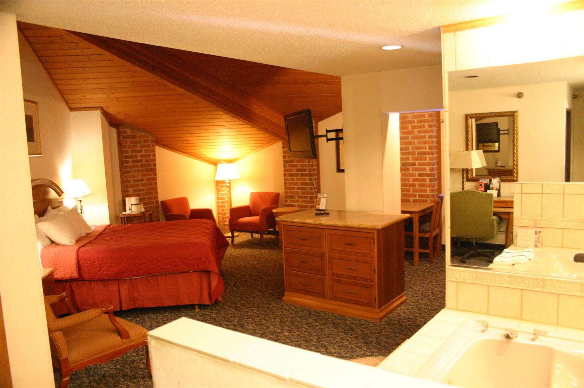 American Inn And Suites Ionia エクステリア 写真