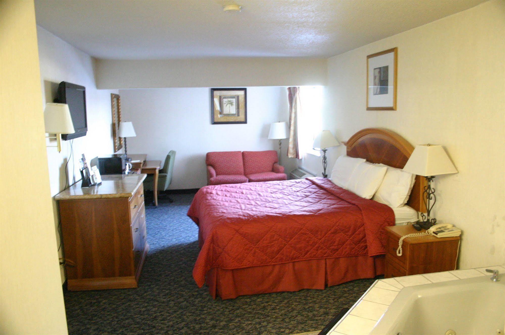 American Inn And Suites Ionia エクステリア 写真