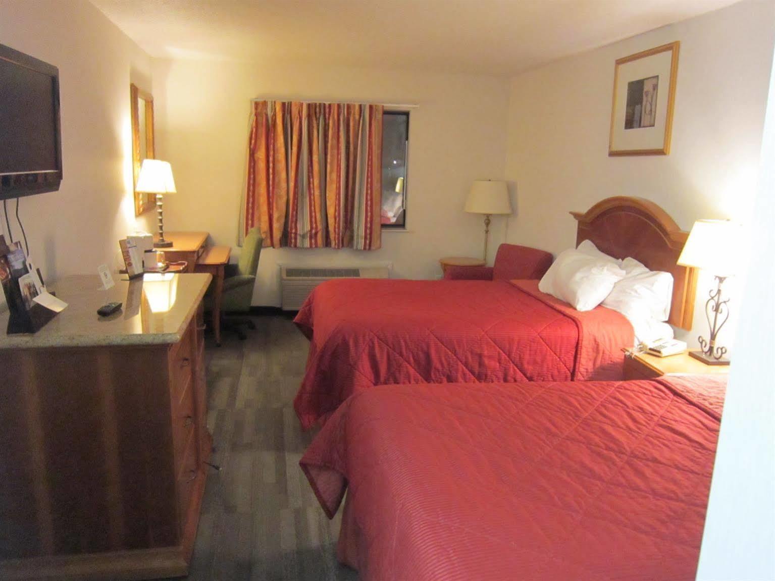 American Inn And Suites Ionia エクステリア 写真