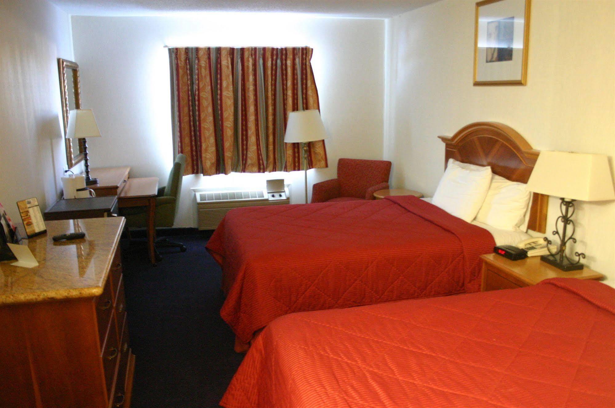 American Inn And Suites Ionia エクステリア 写真