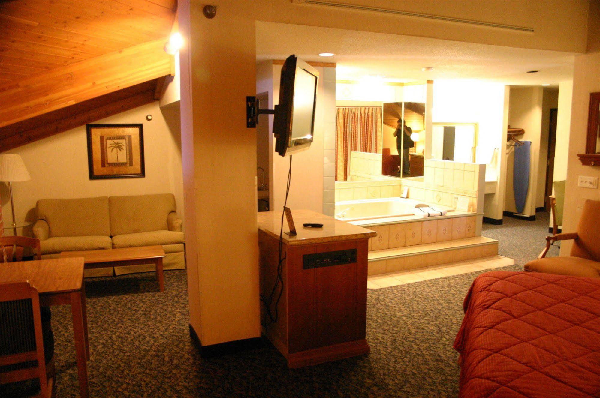American Inn And Suites Ionia エクステリア 写真