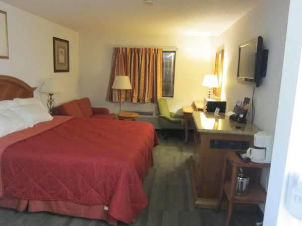 American Inn And Suites Ionia エクステリア 写真